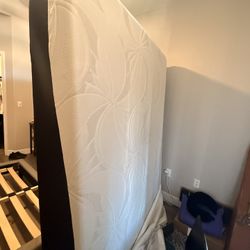 COMFOR-PEDIC Queen Memory Foam Mattress 