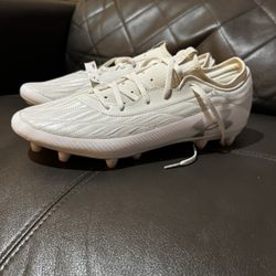 Under Armour Magnetico Select 4 FG 'White Clay Metallic Silver' Size 12 1/2