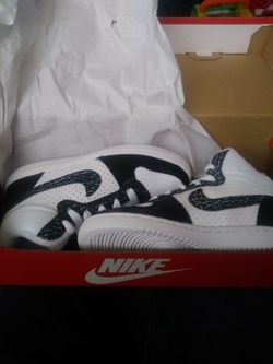 NIKE COURT BOROUGH SIZE 11c