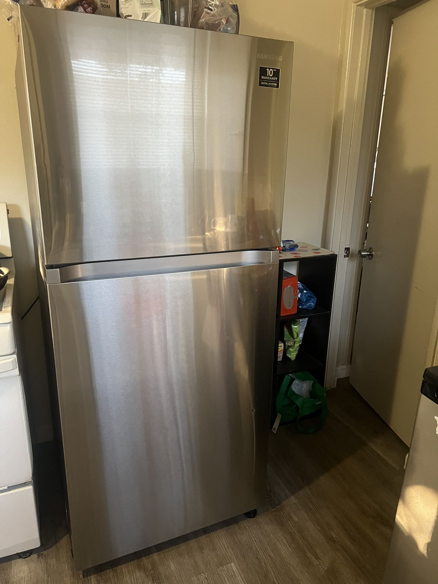 Samsung Top-Freezer Refrigerator 