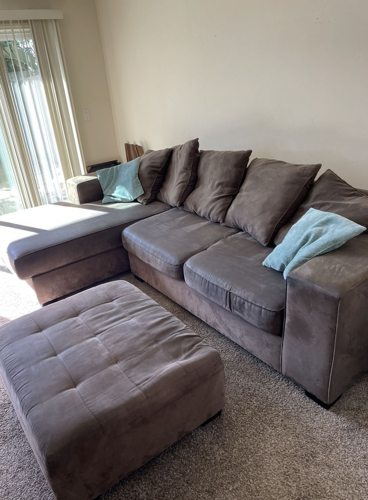 Beautiful Sectional Couch Good Condition 