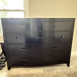 Dresser With 9 Drawers 