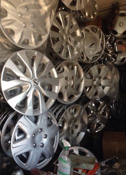 Nissan hubcaps Sentra, Altima & Rogue