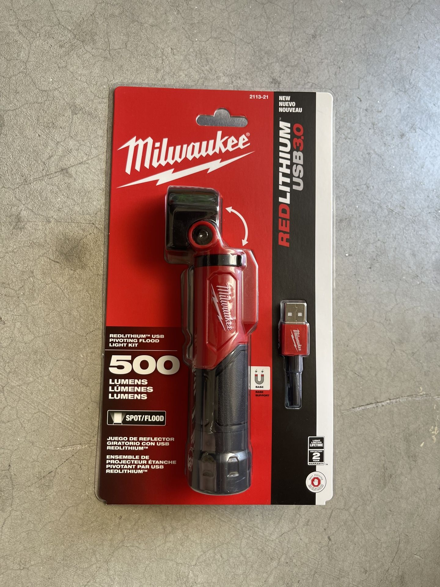 Milwaukee 500 Lumens LED Pivoting REDLITHIUM USB Flashlight