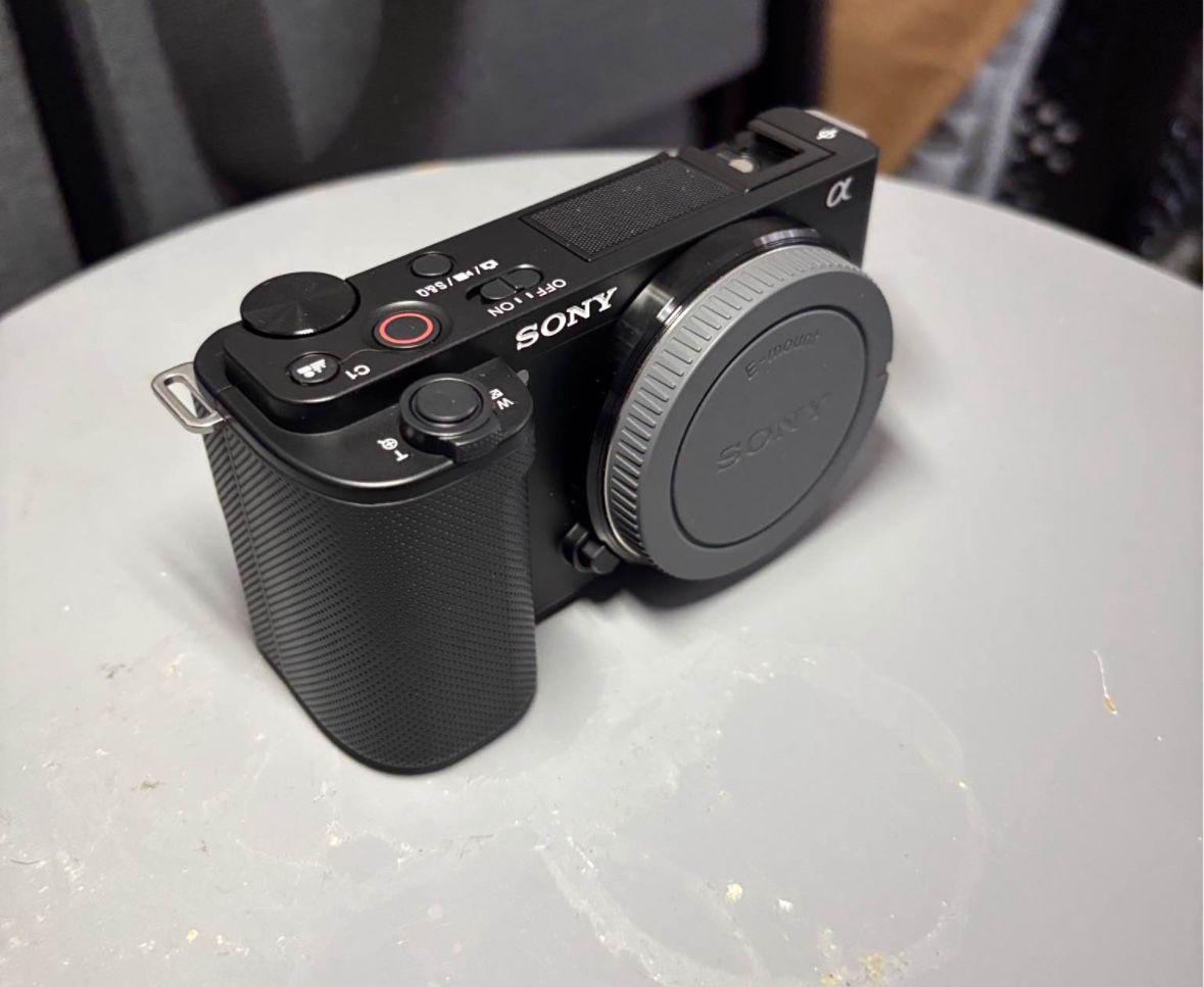 Sony ZVE-10 Mirrorless Digital Camera 