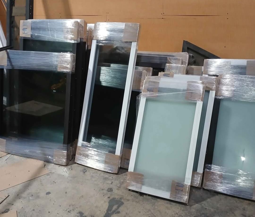 New Impact windows and Doors/Nuevas puertas y Ventanas de impactos