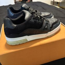 Louis Vuitton Trainer Sneaker Graphite  500$OBO