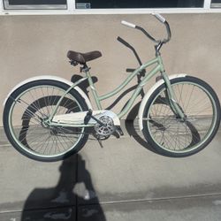 Vintage Women’s Beach Cruiser