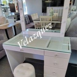 ✅️White Makeup Vanity Set with Lighted Mirror (Stool not included)✅️✅️