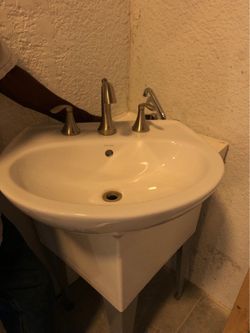 Pedestal Sink With Faucets