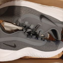 Nike renew rival 2 (gs), cool grey/black-dark Grey. 5.5 y boys. NEW with box