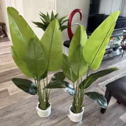 Pretty Artificial Plant 4 Ft Tall Set Of 2! Brand New 