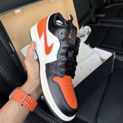 AIR JORDAN 1 LOW BLACK/STARFISH-WHITE-SAIL