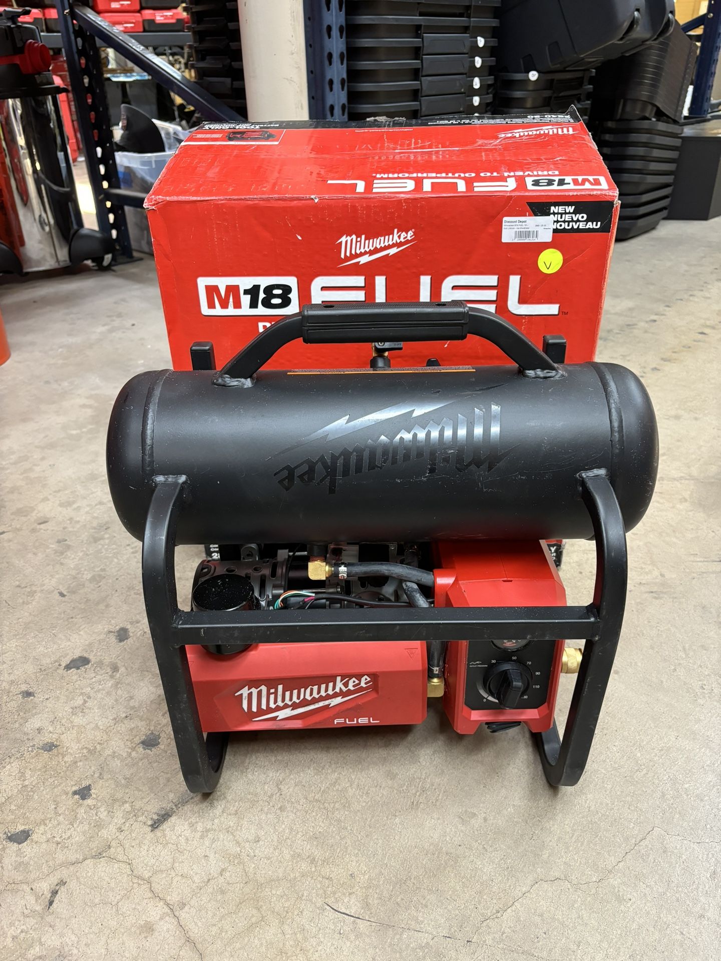 (UG) Milwaukee M18 FUEL 18V Lithium-ion Brushless Cordless 2 Gal. Electric Compact Quiet Compressor 
