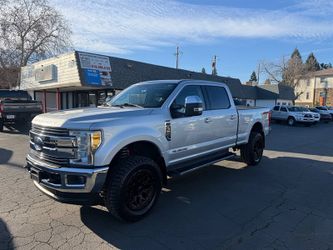 2017 Ford F-350 Super Duty Lariat 6.7 Diesel 4x4 W/Sunroof, LEVELED 35s
