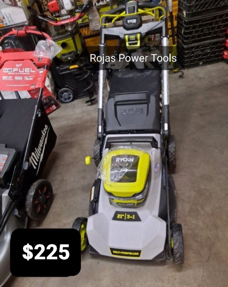 RYOBI 40V CORDLESS BRUSHLESS SELF-PROPELLED LAWN MOWER WITH BAGGER BATTERY / CHARGER INCLUDED