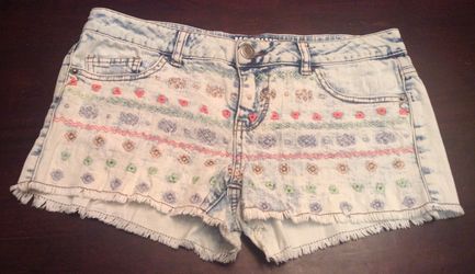 Women's Juniors white wash embroidered shorts fringe distressed denim!