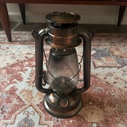 VINTAGE KEROSENE LAMP