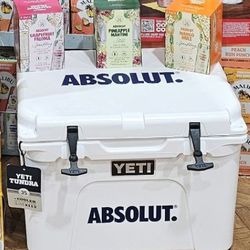 YETI Tundra 35 Cooler Branded With Basket New In Box