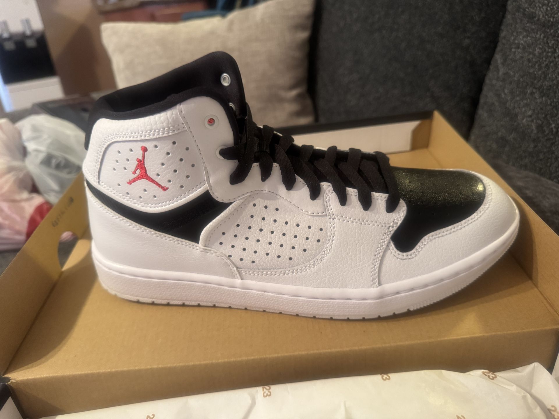 JORDAN ACCESS Brand New $60 Firm on Price Size 10-Im 15 minutes from the Outlet Mall-También Habló Españo