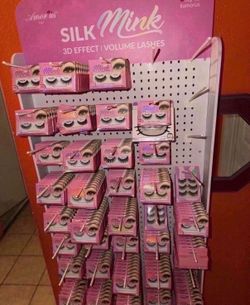 Lashes+lash stand