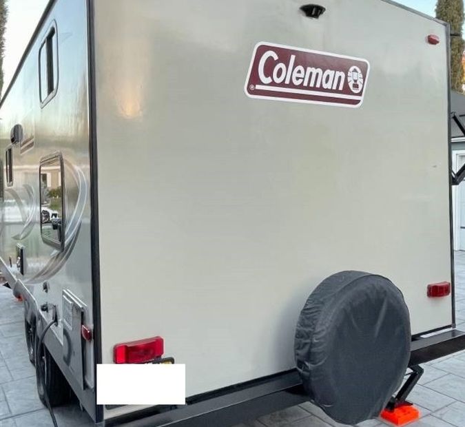 2018 Coleman Light LX 20’ Camper RV Good Condition