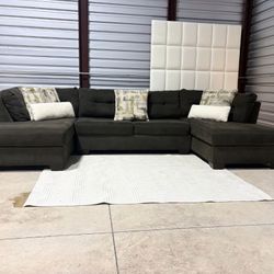 Gray Pull Out Sectional Couch - Free Delivery 🚚 