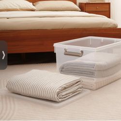 69 Qt Storage Bin  With Lid