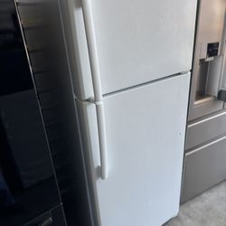 Ge refrigerator top bottom door 18 cu.ft  dimensions 66 1/2 height 29 width 30 depth 
