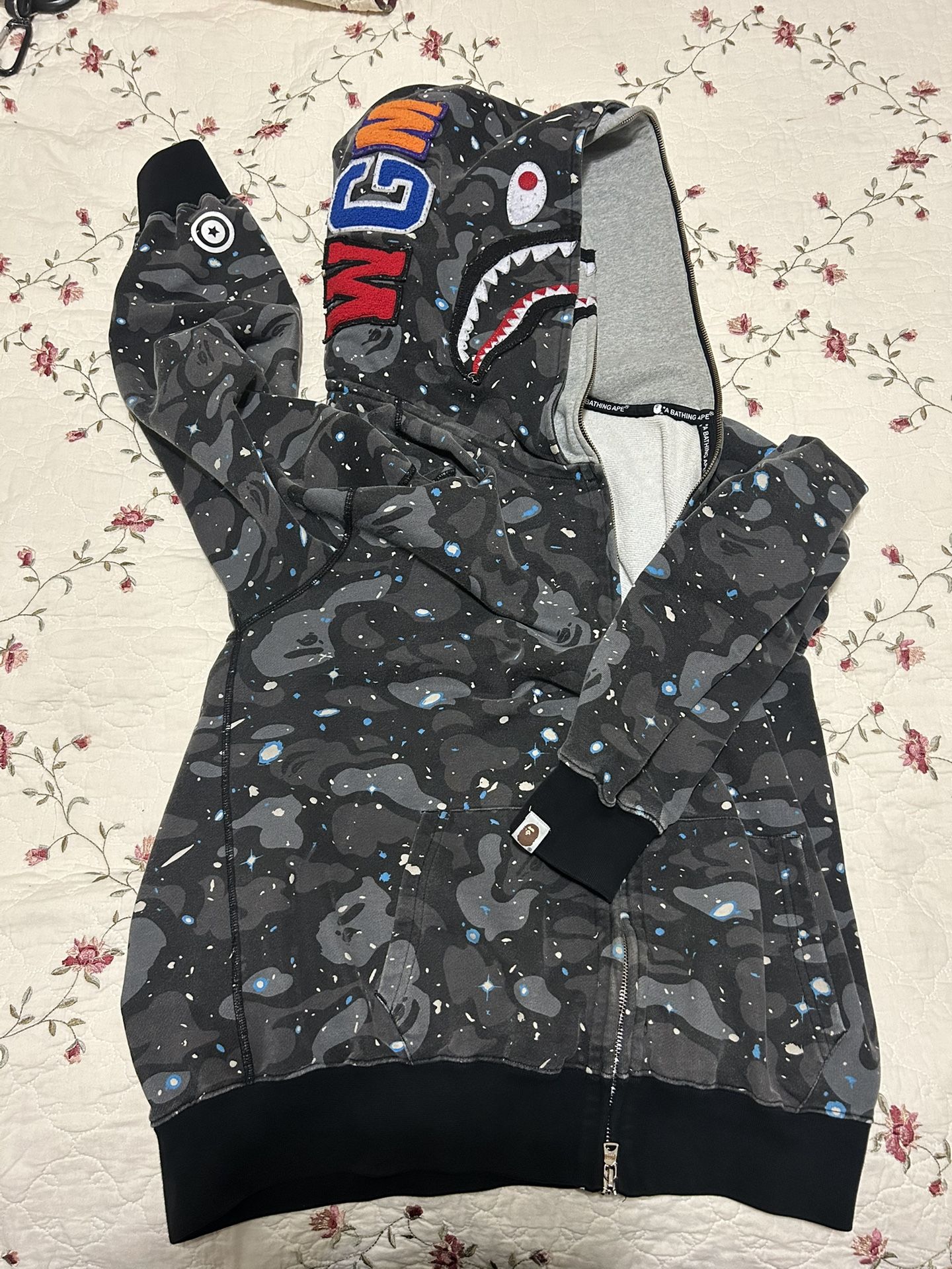 Bape hoodie sz L