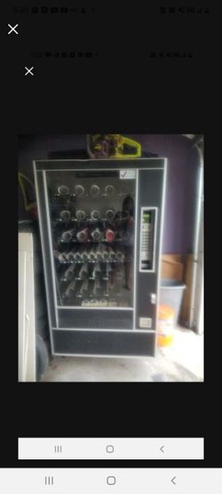 VENDING MACHINE GREAT CONDITION