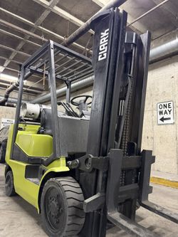 CLARK forklift for sale 5500 lb,3 stage 