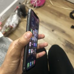 iPhone 11 (SEE DESCRIPTION)