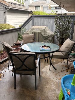 Outdoor Patio Dining Set with 4 Chairs