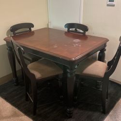 Table With Four Chairs 