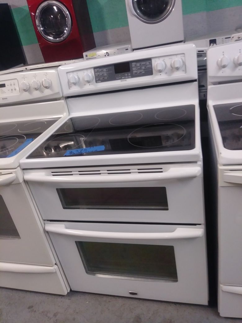 Maytag electric stove double oven in excellent condition