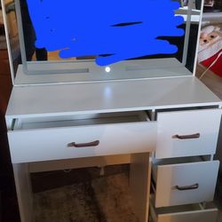 Vanity w/ Wall Outlet & USB/C