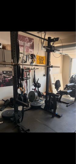 Rogue SM-2 Monster lite rack with pull-up bar