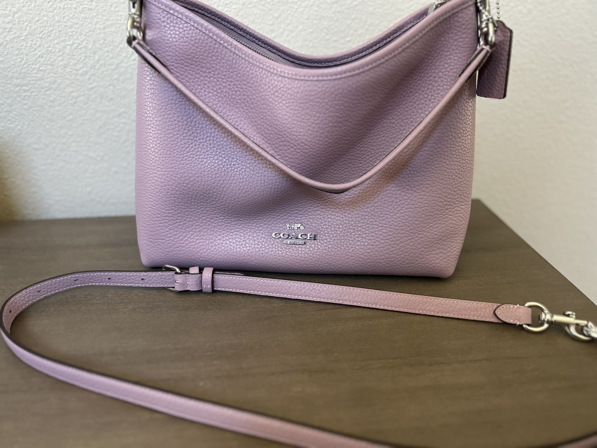 AUTHENTIC GORGEOUS COACH BAG Like New, Never Used. Only Tags Removed. β€οΈπ
π»π