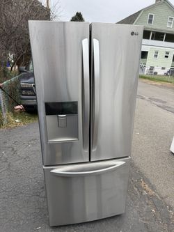 LG 30 in. W 22 cu. ft. French Door Refrigerator with Water Dispenser in Stainless Steel