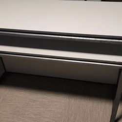 Adjustable shelf 