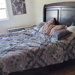 KING BEDROOM 