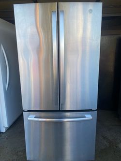 Refrigerator 33”