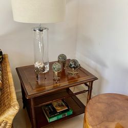 Great Pair Of Solid Wood Side/end Tables W Bottom Shelf Sold As A Set 