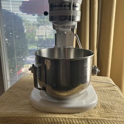 Home Aid kitchen Cake :with all Attachments 