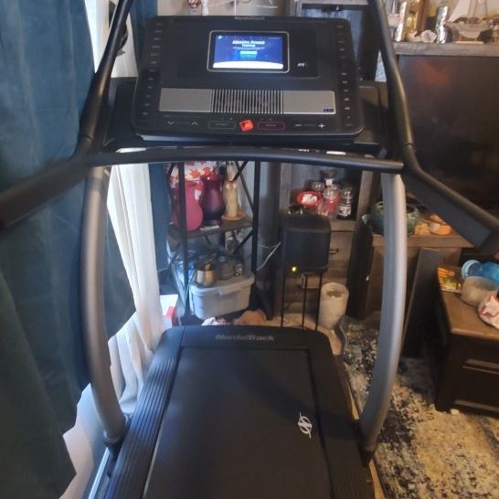 $800 OBO Nordictrack Commercial Treadmill