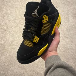 Jordan 4 Thunder
