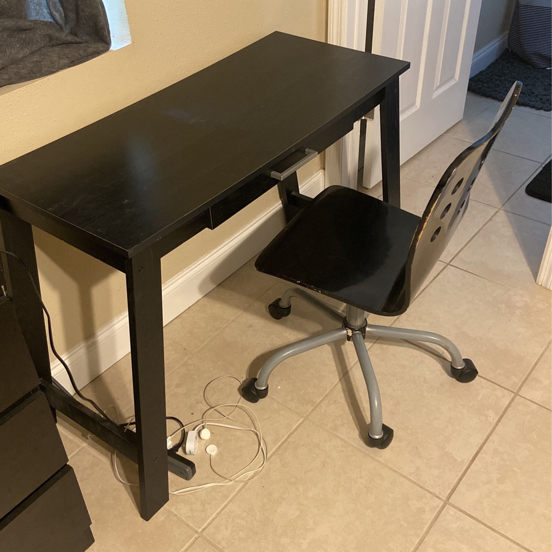 Black Desk And Chair
