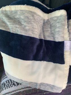 Soft Thick Striped Blanket 💙🩶🤍