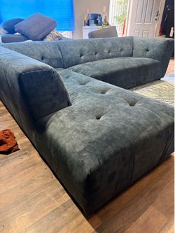 Beautiful Sectional Couch 🛋️